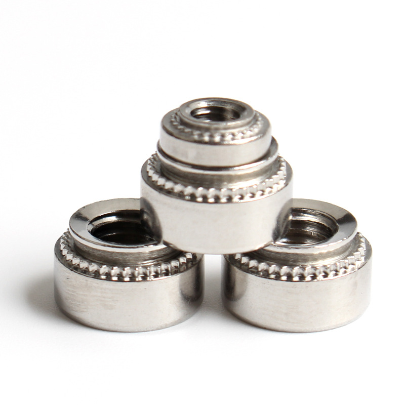 Flush mounting clinching nut